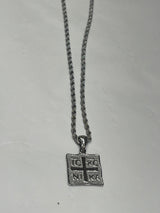 SQUARE NIKA NECKLACE GOLD OR SILVER