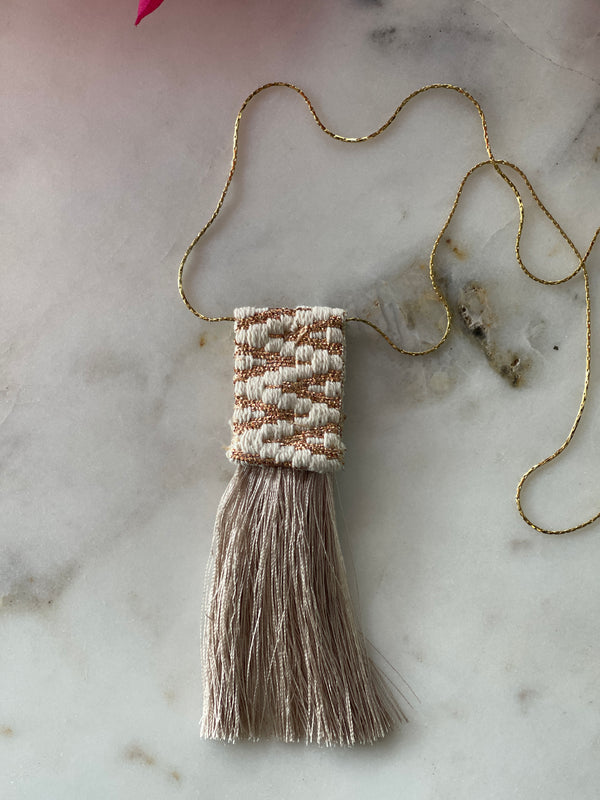 AMMOS NECKLACE - Bronze Woven Fabric Necklace With Gold Shell
