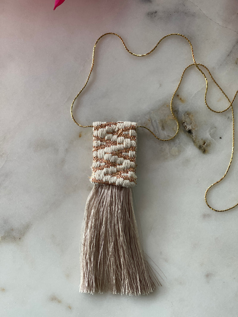 AMMOS NECKLACE - Bronze Woven Fabric Necklace With Gold Shell