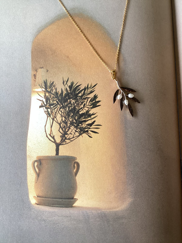 925 Sterling Silver Olive Branch Necklace with Freshwater Pearls - Silver Detail