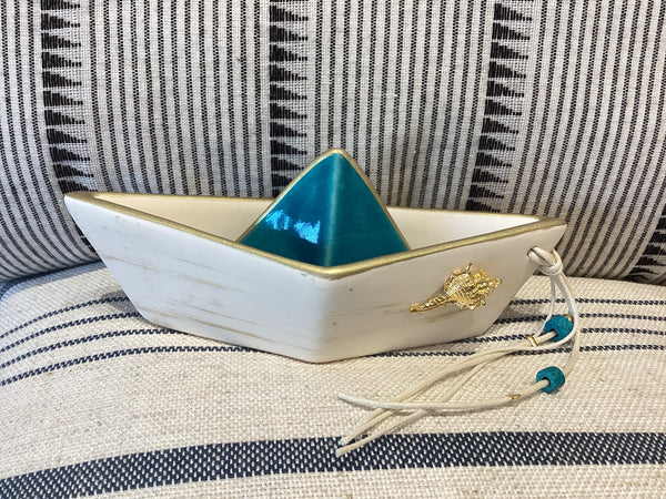 Cream ceramic boat with gold shell