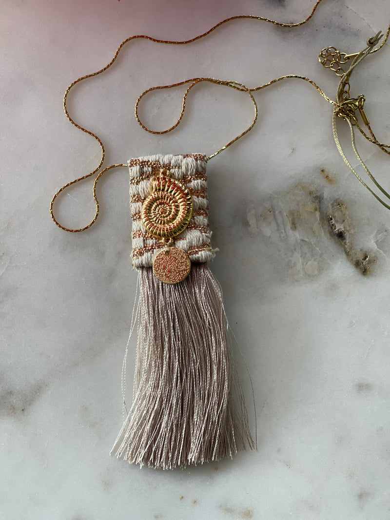 AMMOS NECKLACE - Bronze Woven Fabric Necklace With Gold Shell