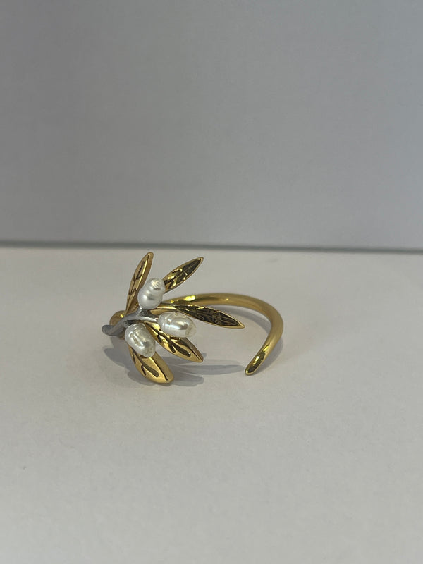 925 Sterling Silver 18kt Gold Plated Olive Branch Ring with Freshwater Pearls -Silver branch Detail