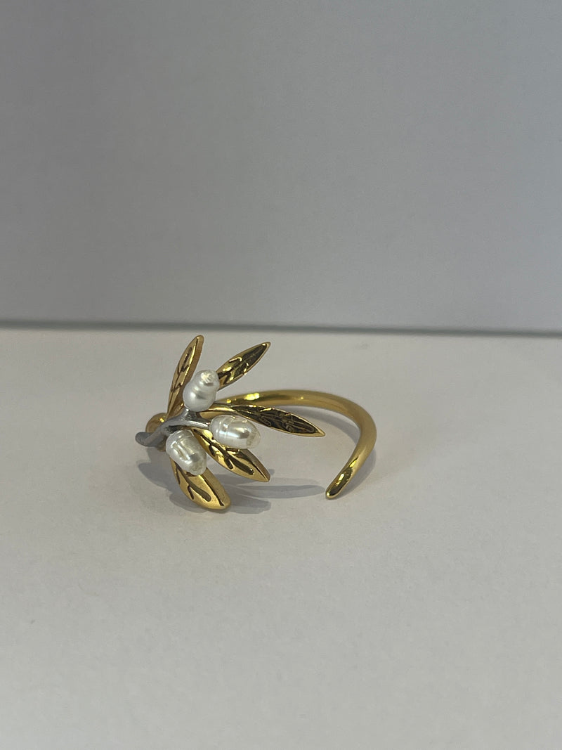 925 Sterling Silver 18kt Gold Plated Olive Branch Ring with Freshwater Pearls -Silver branch Detail